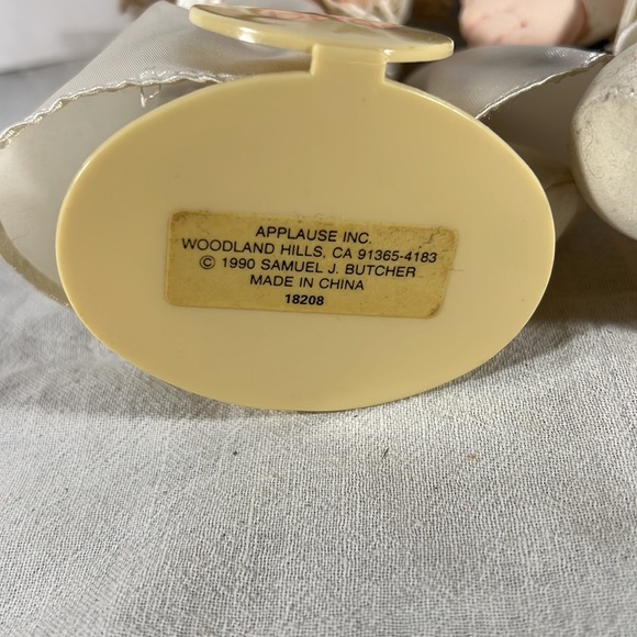 Precious Moments - Bride and Groom 1990 - Picture 3 of 4